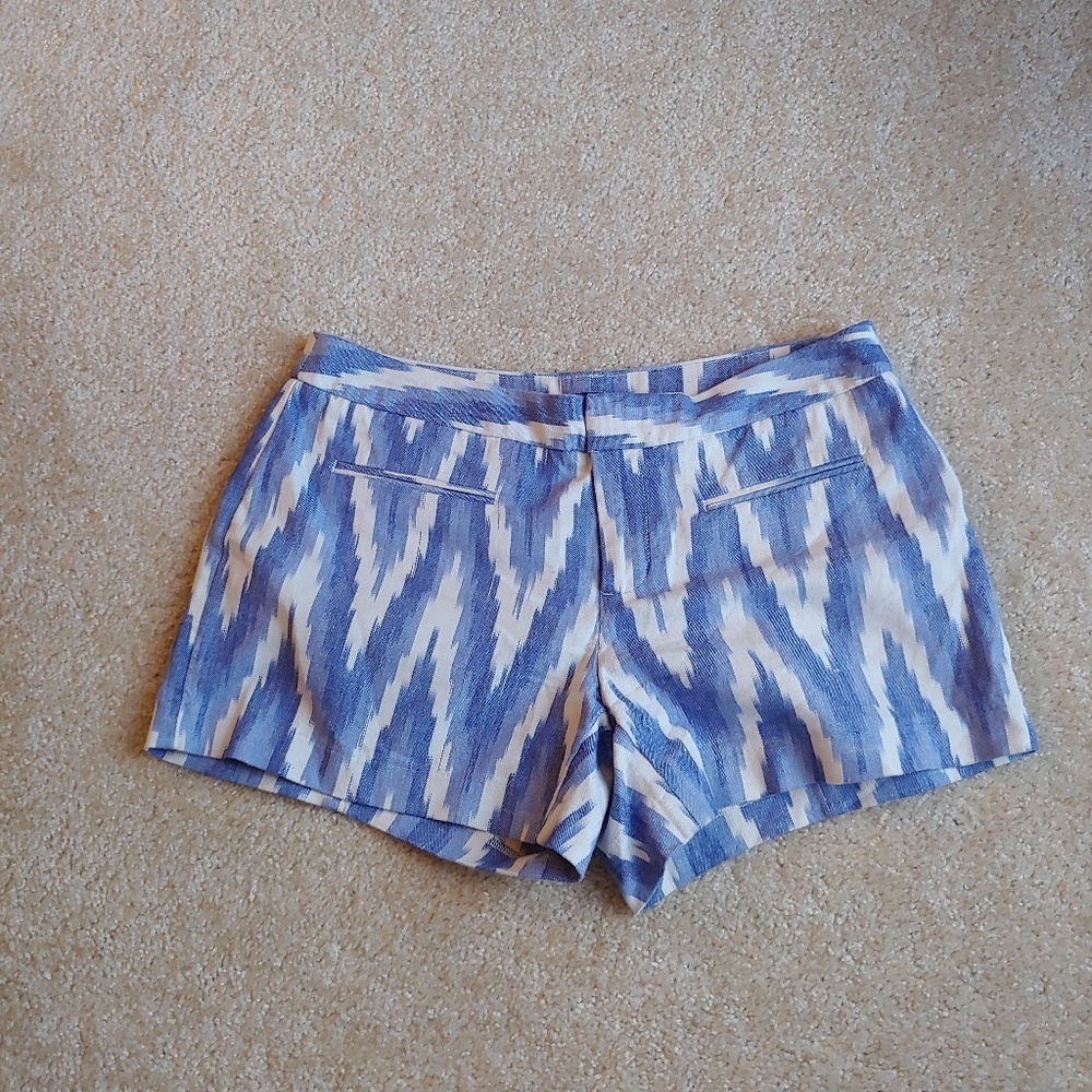 GAP blue and white linen shorts